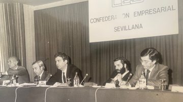 1. Juan Salas, presidente CES, en la Asamblea General del 25 de octubre 1982